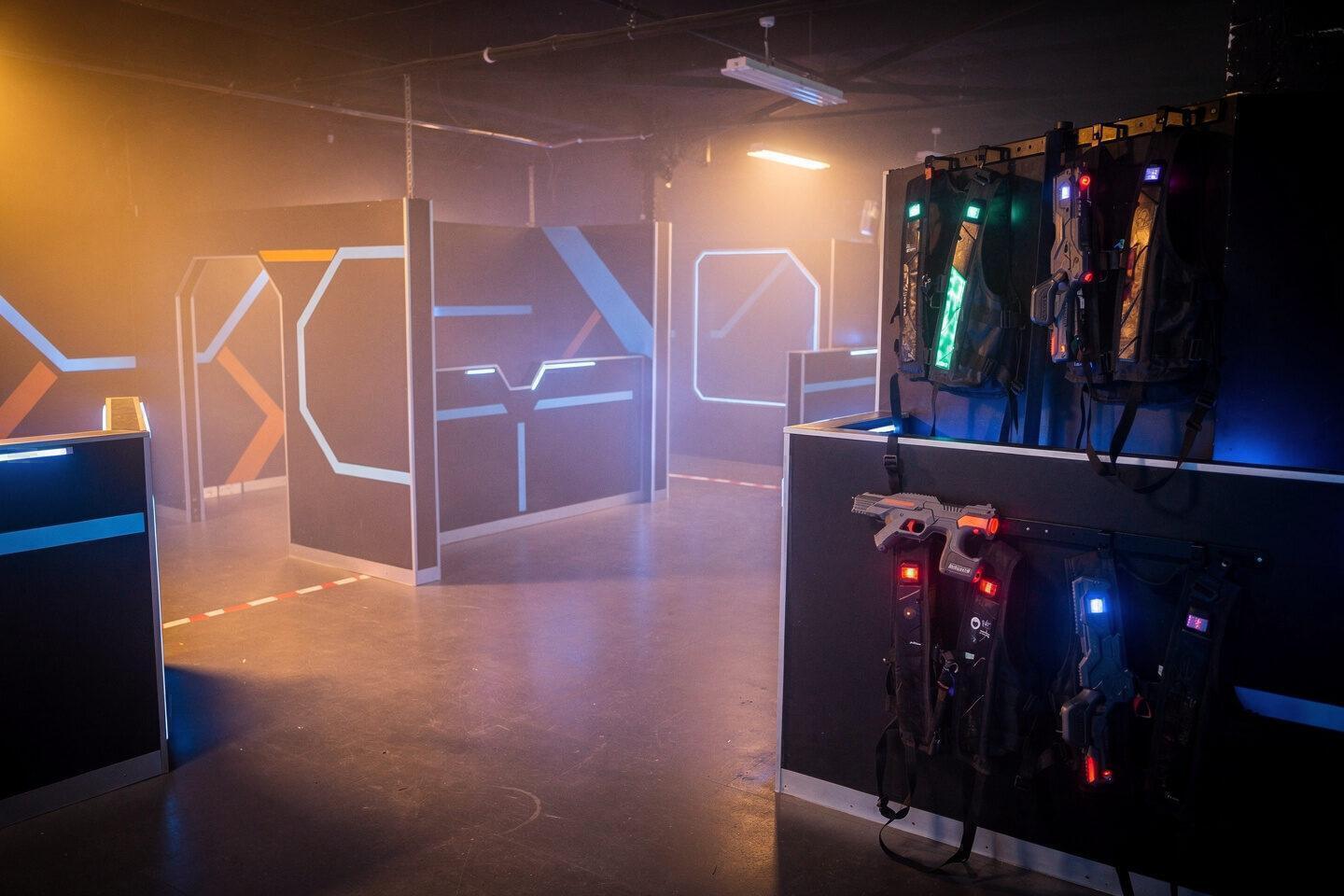 Lasertag Event Regen - ↗️OUTGUN Lasertag: ✓Teamevent, Firmenevent, Mobiles Lasertag Event, JGA